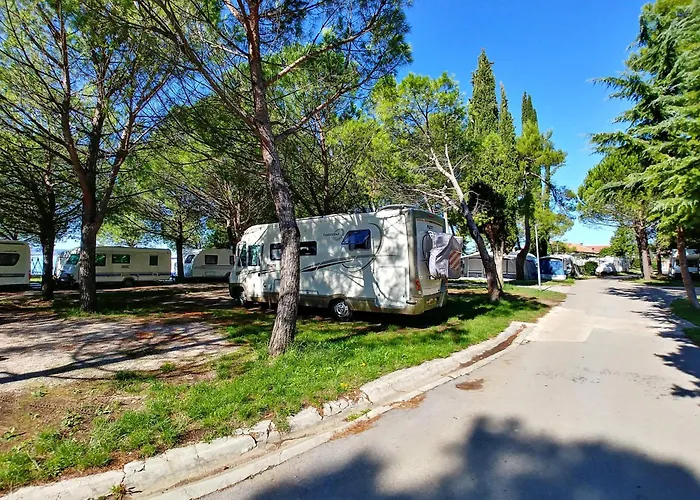 Adria - Pitches مكان تخييم