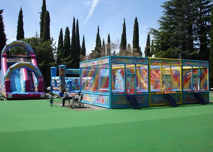 مكان تخييم Adria - Pitches *