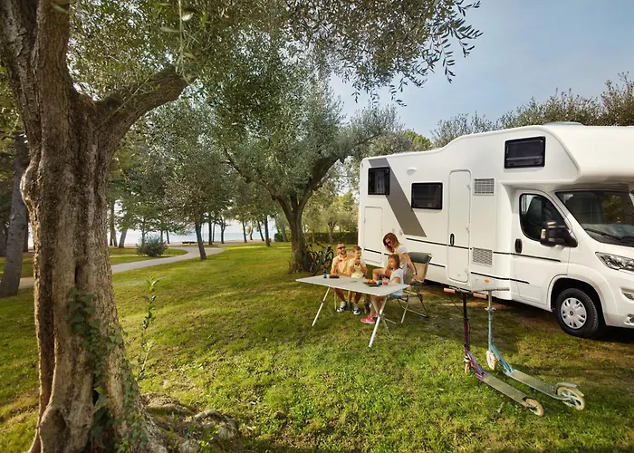 مكان تخييم Adria - Pitches *